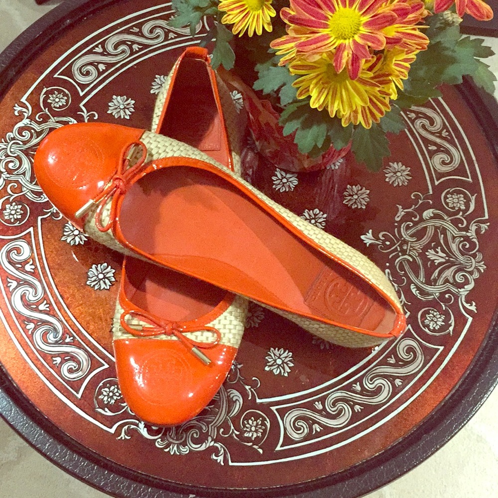 Tory Burch leather / straw flats